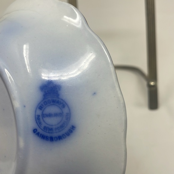 RIDGWAYS ENGLAND Antique Flow Blue Royal Semi Porcelain Gainsborough Small Bowl - Picture 3 of 4